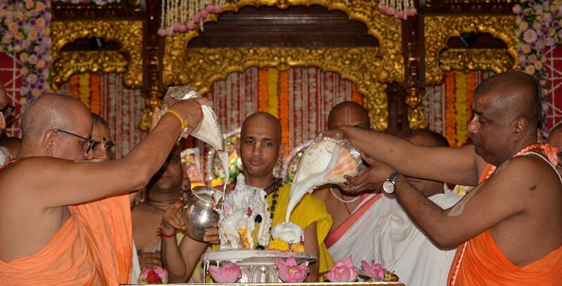 nrsimhadeva_abhishek_at_iskcon_juhu