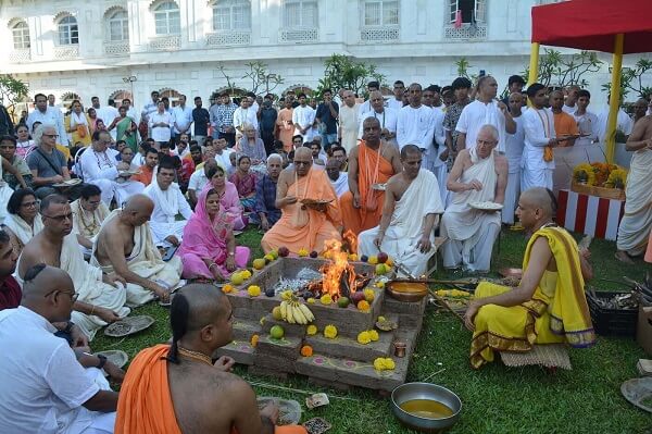 nrsimhadeva_yagna_at_iskcon_Juhu